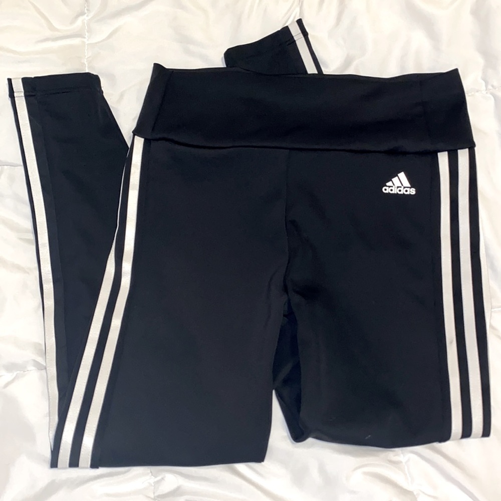 Worn once material it is 89% polyester 11%elastin